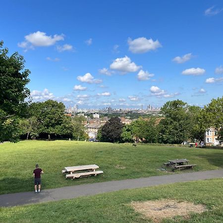 London Modern Flat Near Transportsアパートメント エクステリア 写真