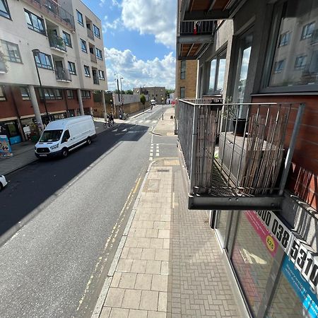 London Modern Flat Near Transportsアパートメント エクステリア 写真