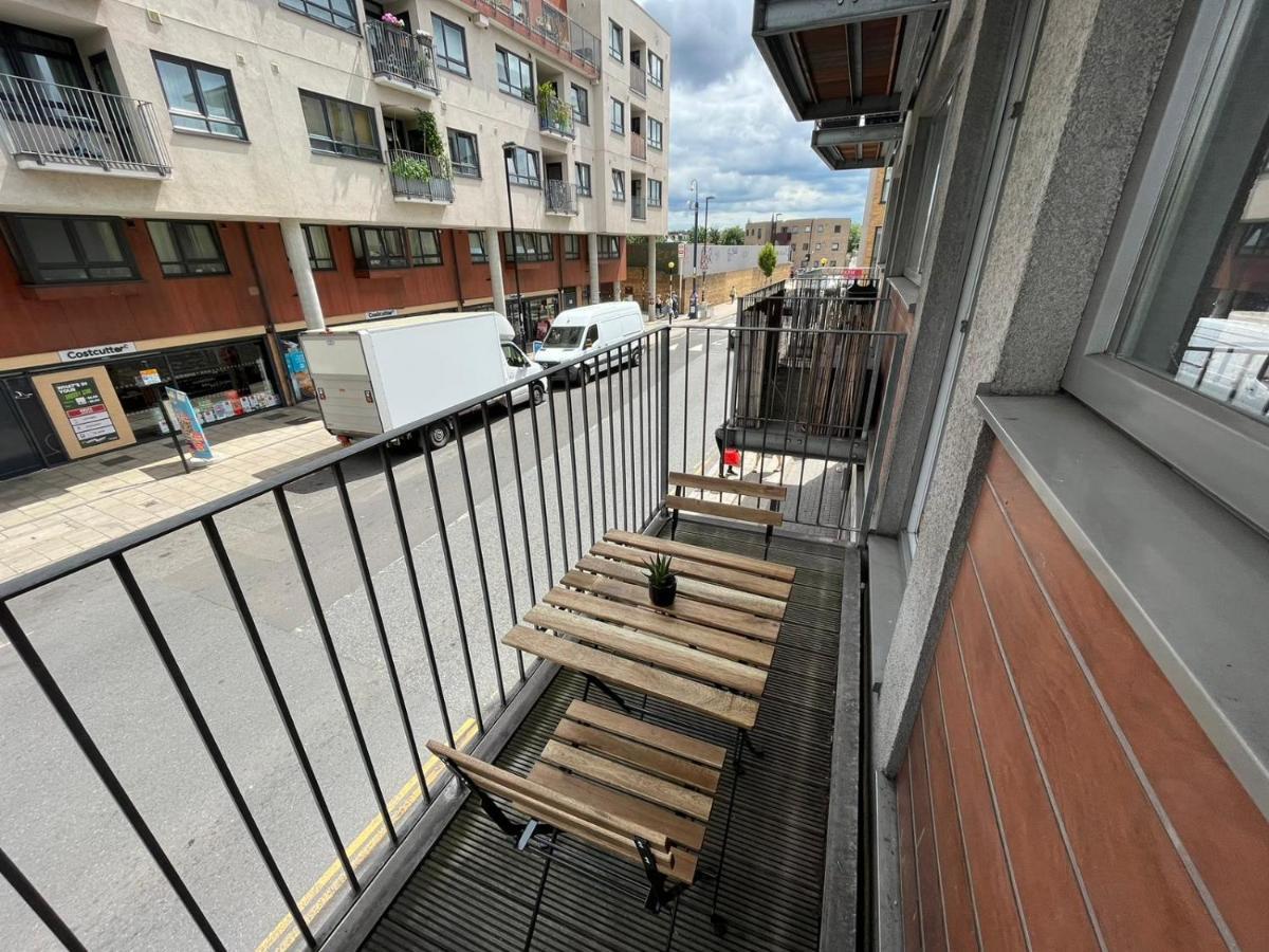 London Modern Flat Near Transportsアパートメント エクステリア 写真
