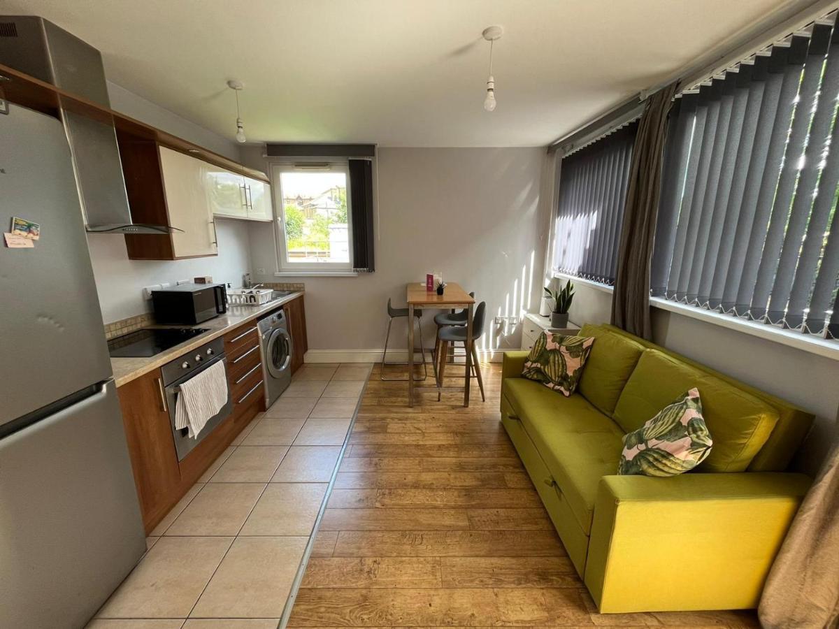 London Modern Flat Near Transportsアパートメント エクステリア 写真