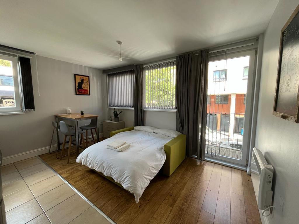 London Modern Flat Near Transportsアパートメント エクステリア 写真