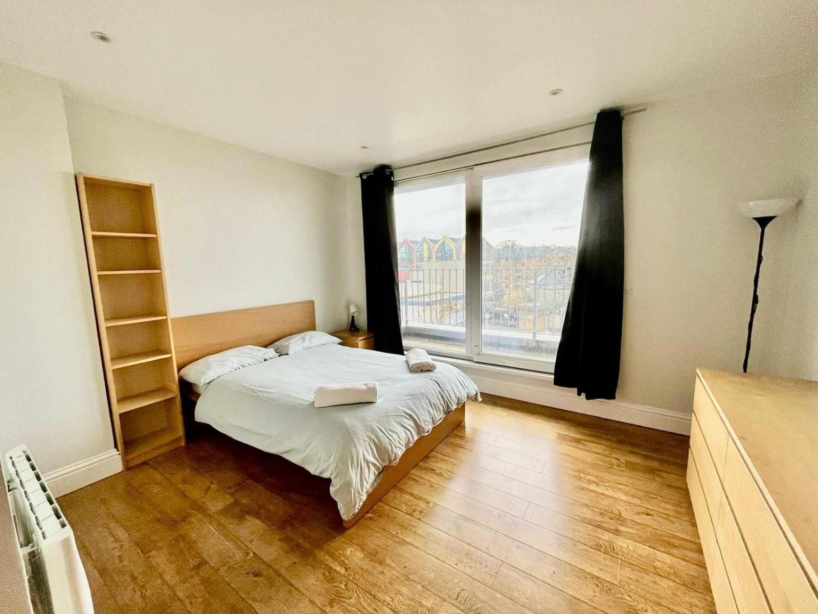 London Modern Flat Near Transportsアパートメント エクステリア 写真