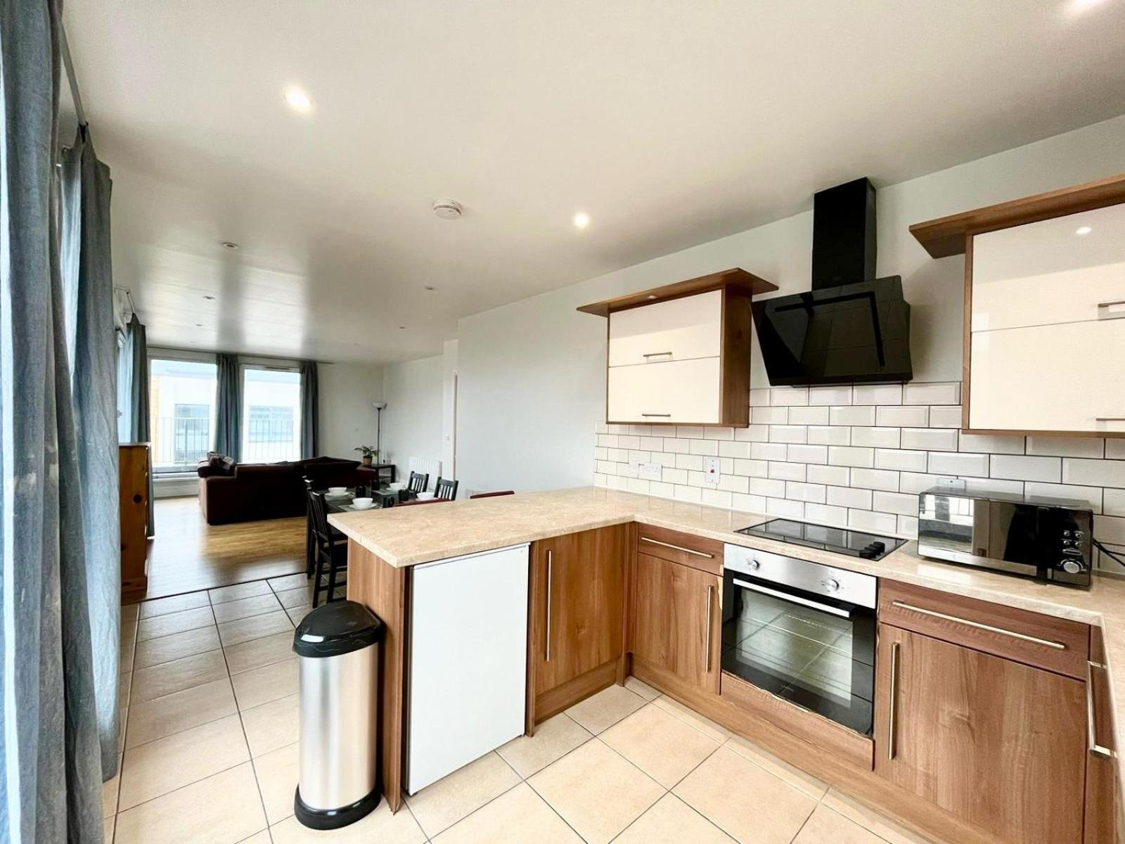 London Modern Flat Near Transportsアパートメント エクステリア 写真