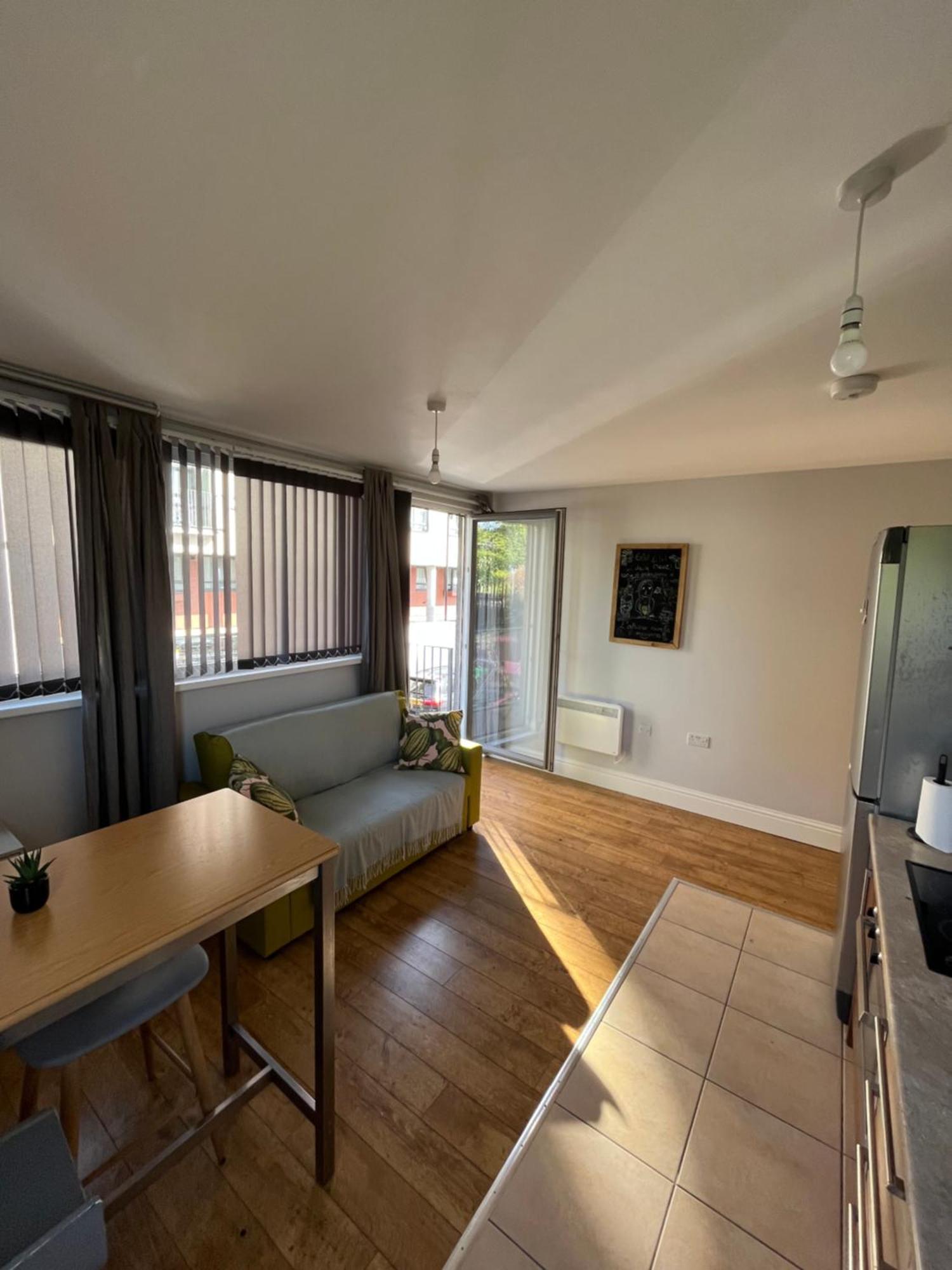 London Modern Flat Near Transportsアパートメント エクステリア 写真