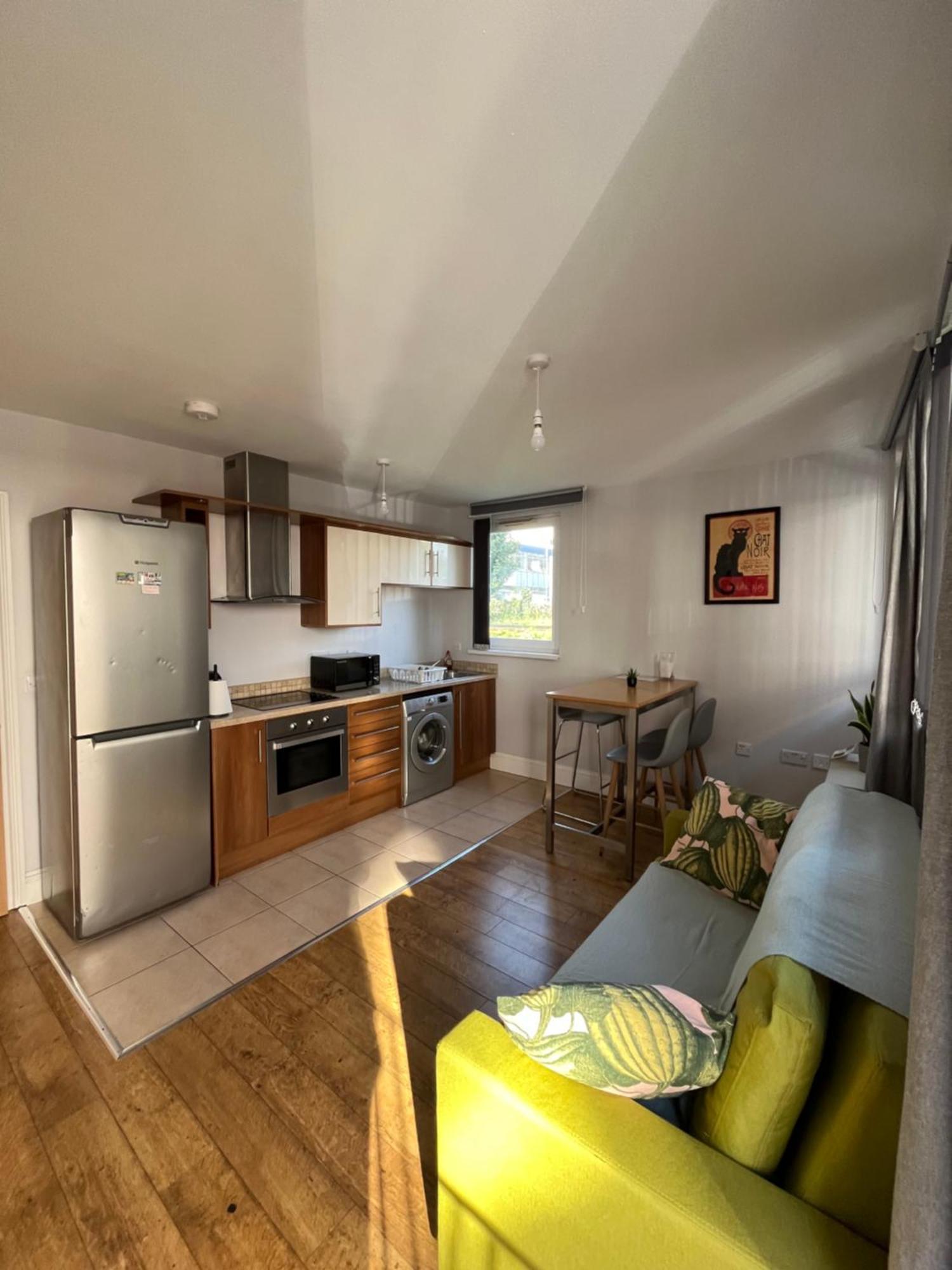 London Modern Flat Near Transportsアパートメント エクステリア 写真